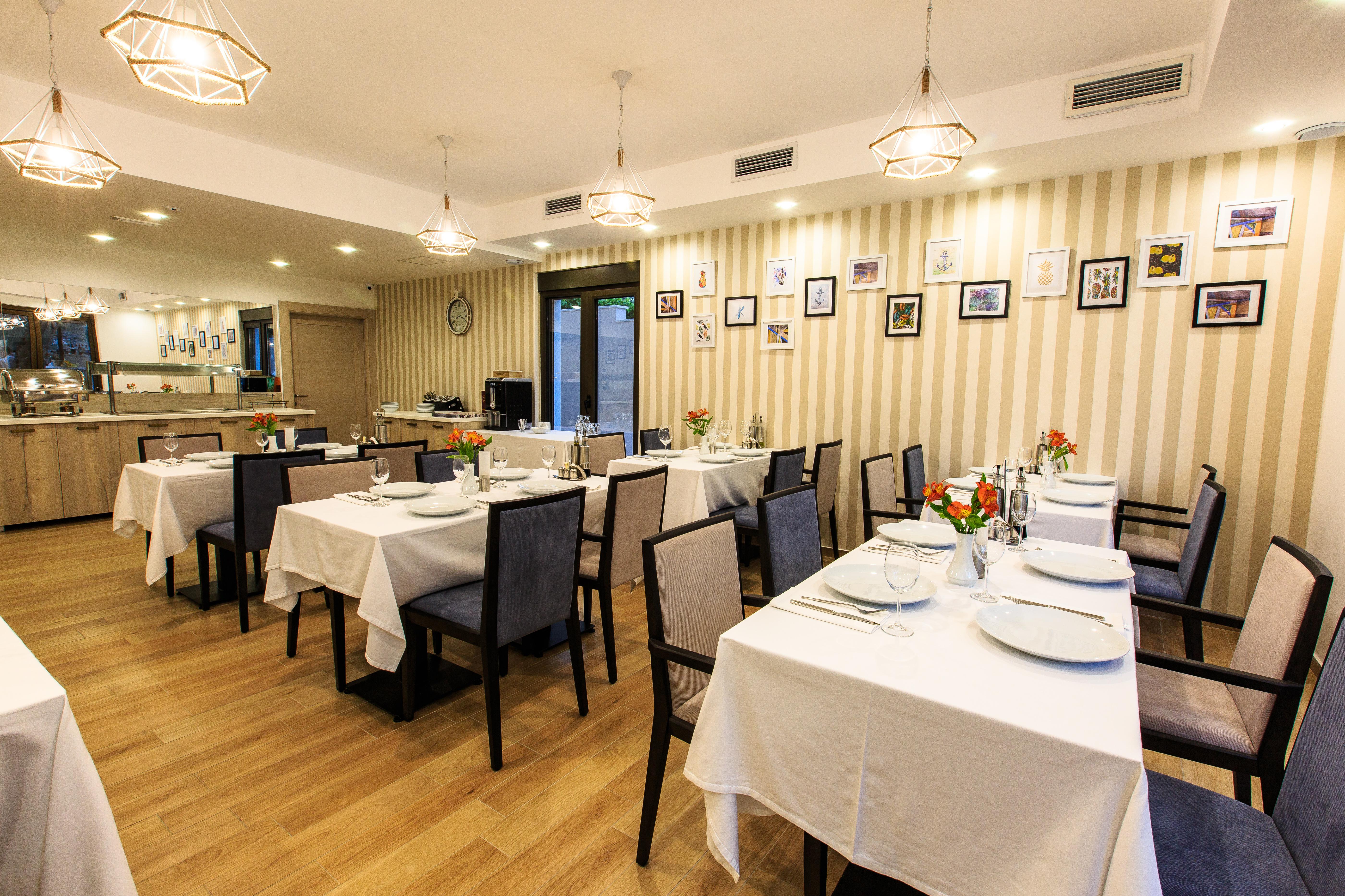 Hotel Harmony By Aycon Petrovac Luaran gambar